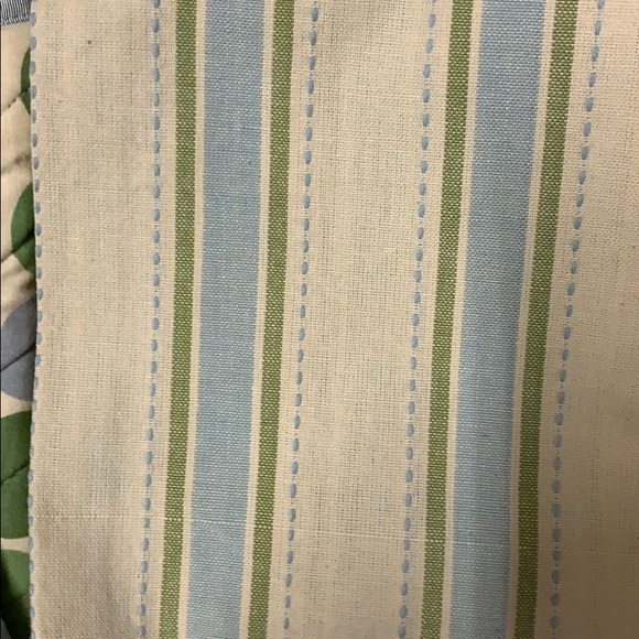 Southern LivingSet-Baking gloves and dish towels - Picture 4 of 6